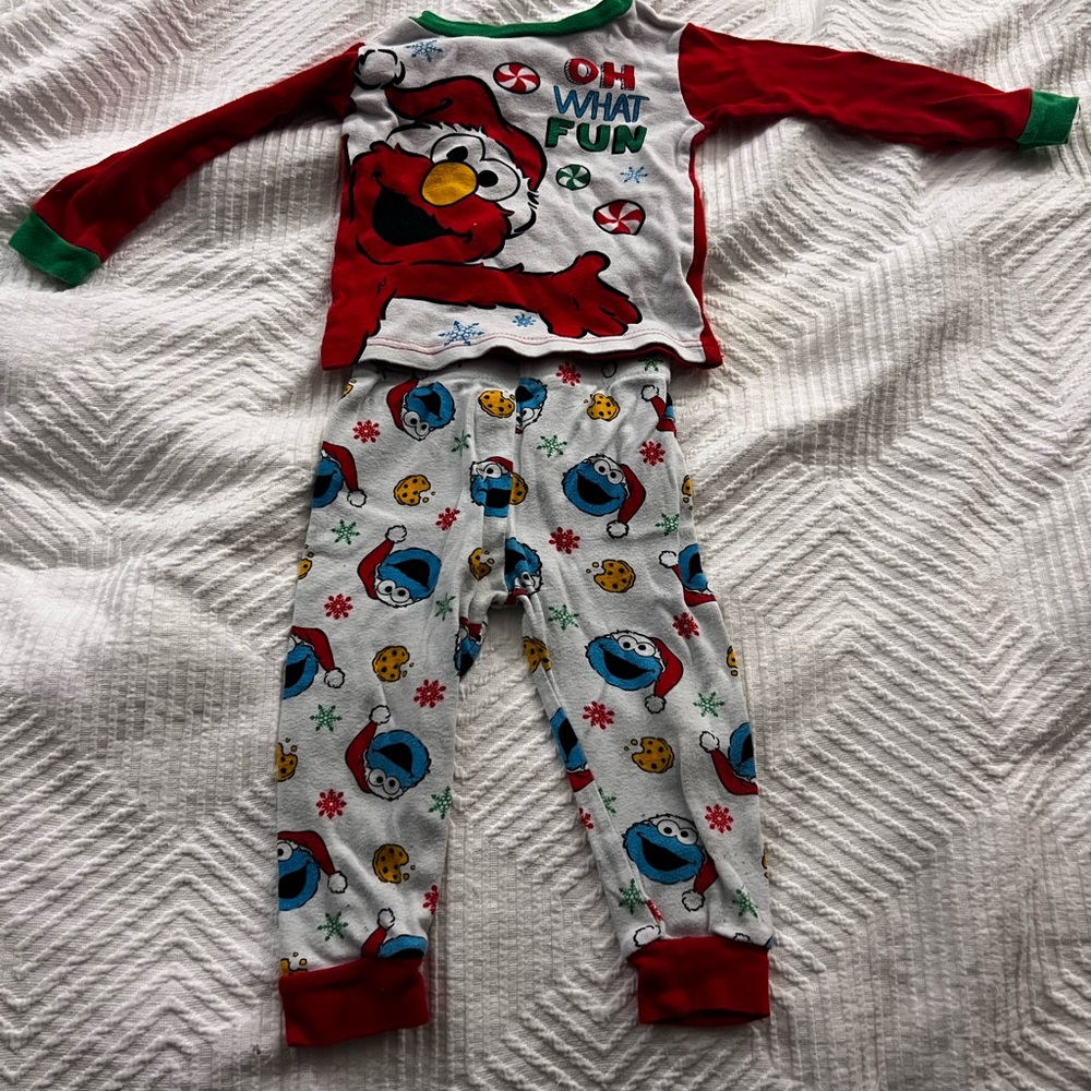 Sesame Street 2T Christmas Pajamas